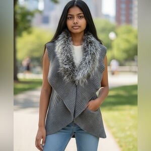 VIOBLU knit sweater vest with faux fur trim‎ Gray on Gray size XL EUC Unisex
